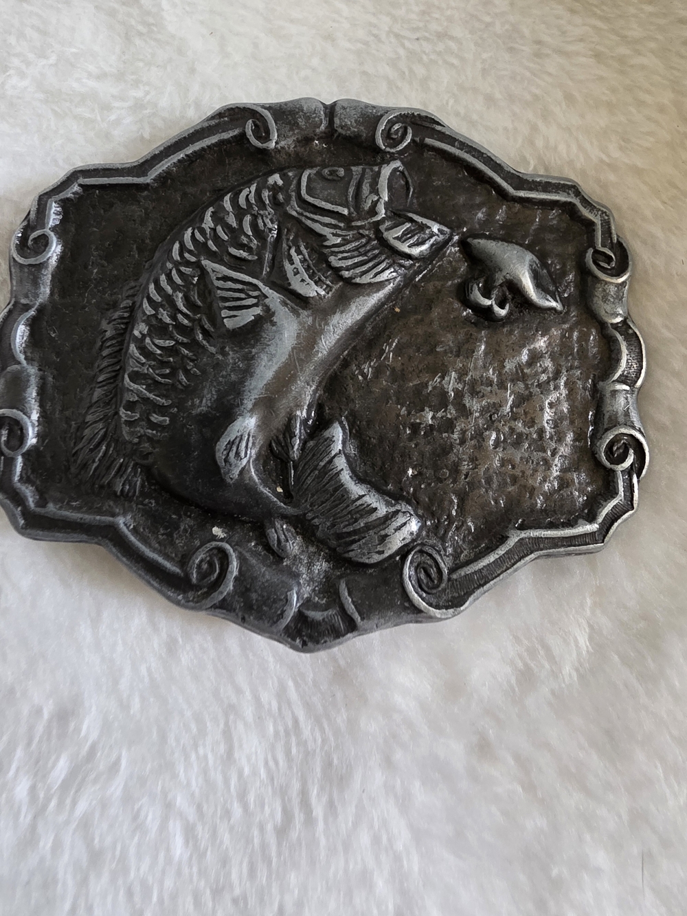 Vintage 3D Largemouth Bass Fishing Belt Buckle Pewter Tone Scroll Border 1970/80